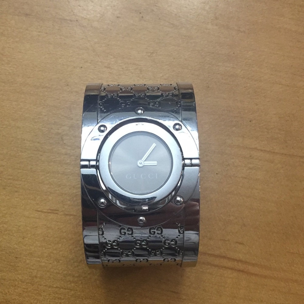 Gucci twirl watch